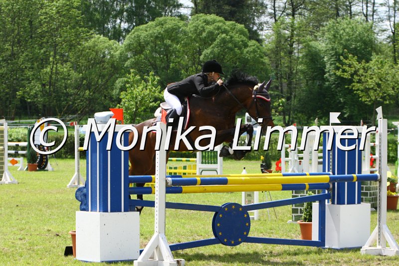 005M6628_Celestino_L Springen.JPG